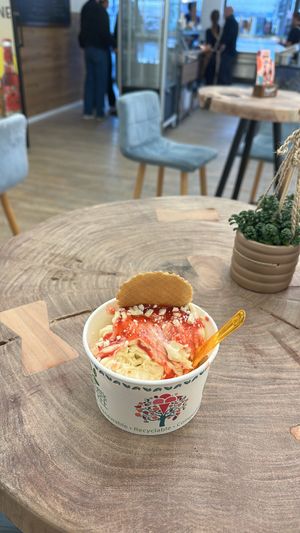 veganes Spaghettieis  at Eiscafé Krönchenkugel in Siegen