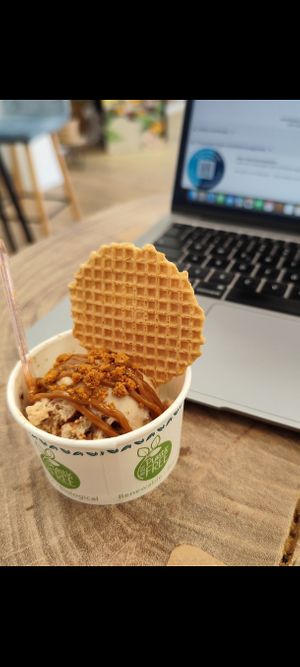 Veganes Nuss-Nougat Eis at Eiscafé Krönchenkugel in Siegen