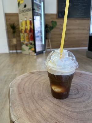 Eiskaffee mit veganem Vanilleeis und veganer Sahne  at Eiscafé Krönchenkugel in Siegen