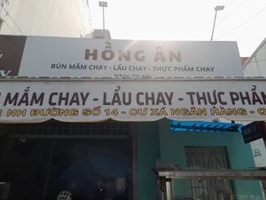 Main sign outside the vegan restaurant at HỒNG ÂN in Ho Chi Minh City