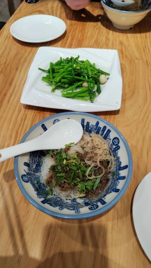 Noodles and veggies at Du Hsiao Yueh Taipei Dihua Branch in Taipei