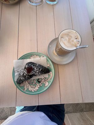 at Flower Café in Capo Dorlando