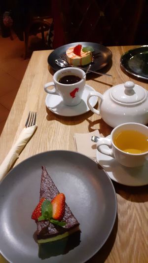 Raw cheesecake and mango mousse 🤩 at Avocado Cafe - Chistoprudny in Moscow