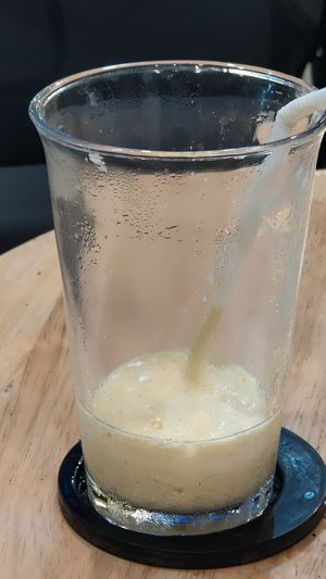 Mango smoothie at Gravity - Coffee n Macrame in Hoi An