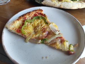 Vegan pizza at Seasons in Crete