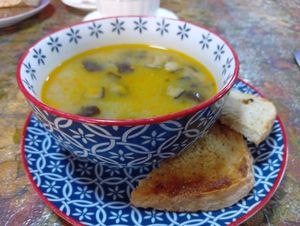 Menú de domingo: Sopa de cebada con shiitake. Deliciosa! at Ceres in La Calera