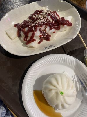 vegetable bao and rice noodle roll  at Lion City Dim Sum - Lau Pa Sat in Central Singapore