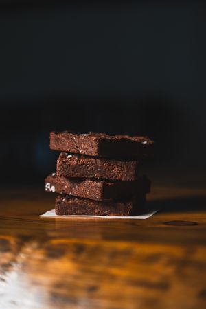 Raw chocolate brownie made with Peruvian nibs at lentulus in Mallorca