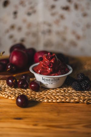 Sweet cherry, plum and wild blackberry ice cream at lentulus in Mallorca