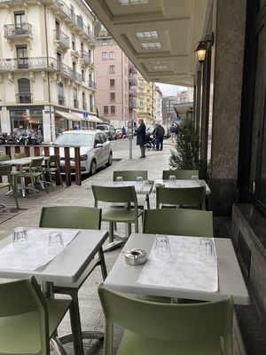 Exterior seating  at Fouad le Snack in Geneva