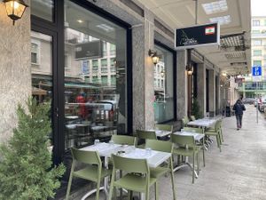 Exterior seating at Fouad le Snack in Geneva