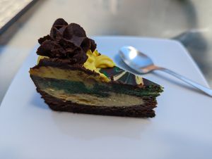 Midsummer cake at Delicious Raw by Gabriela Oltean in Brasov