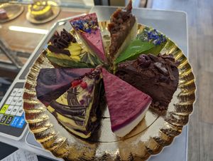 Raw vegan cakes at Delicious Raw by Gabriela Oltean in Brasov