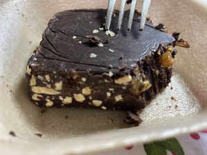 Homemade chocolate bar  at Delicious Raw by Gabriela Oltean in Brasov