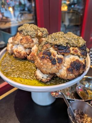 Choux-fleur at Daimant Saint-Honoré in Paris