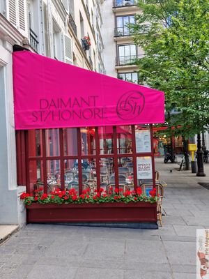 Ouside logo at Daimant Saint-Honoré in Paris