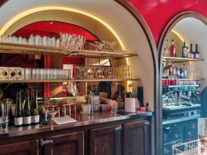 Bar at Daimant Saint-Honoré in Paris