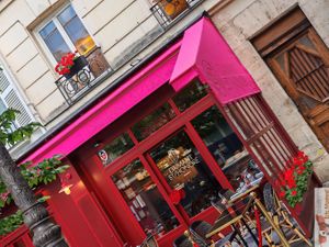 Facade at Daimant Saint-Honoré in Paris