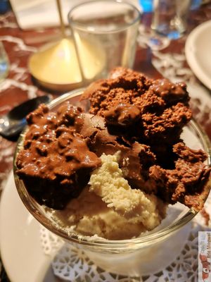 CHOCOLATE MOUSSE BAR

OUR MOUSSES PRESENTED IN SHARING DISHES TO CHOOSE FROM :

MILKY AND COMFORTING

GRAND CRU COLOMBIE

WHITE CHOCOLATE AND BUCKWHEAT-HAZELNUT PRALINE at Daimant Saint-Honoré in Paris