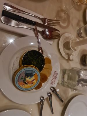 Vegan caviar at Daimant Saint-Honoré in Paris