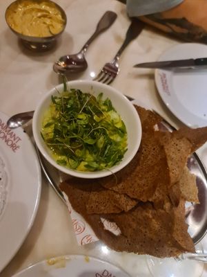Broccoli guacamole at Daimant Saint-Honoré in Paris