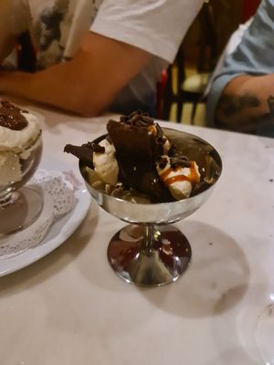 Vegan snickers at Daimant Saint-Honoré in Paris