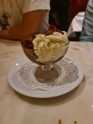 Mousse au chocolat buffet at Daimant Saint-Honoré in Paris