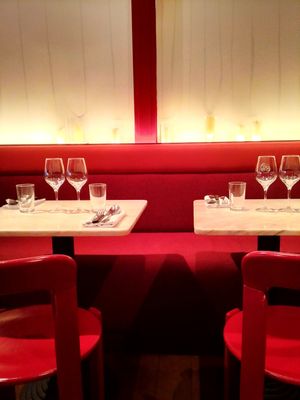 Eat-in space at Daimant Saint-Honoré in Paris