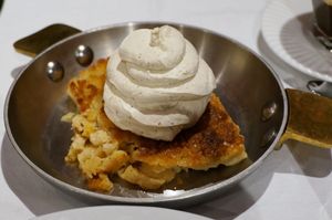 Apple Crumble at Daimant Saint-Honoré in Paris