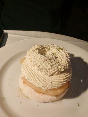 PEAR PAVLOVA

MERINGUE, WHIPPED CREAM, PEAR-VANILLA CONFIT, VERBENA-INFUSED PEAR. at Daimant Saint-Honoré in Paris