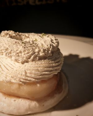 PEAR PAVLOVA

MERINGUE, WHIPPED CREAM, PEAR-VANILLA CONFIT, VERBENA-INFUSED PEAR. at Daimant Saint-Honoré in Paris