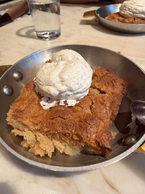 Dessert: Crumble  at Daimant Saint-Honoré in Paris