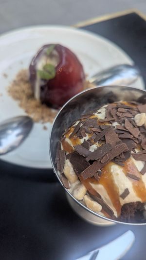 Snickers Daimant et pomme d’amour  at Daimant Saint-Honoré in Paris