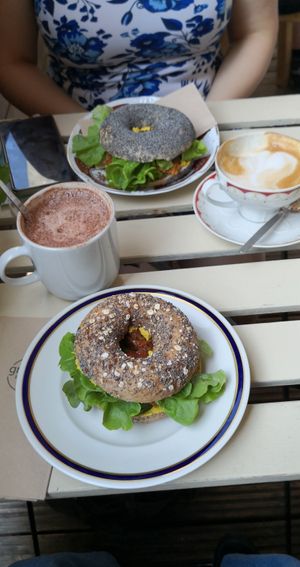 Veganer bagel at tanteleuk in Dresden