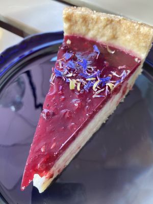 Himbeer cheesecake  at tanteleuk in Dresden