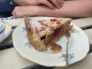 Erdbeer-Rhabarber Kuchen   at tanteleuk in Dresden