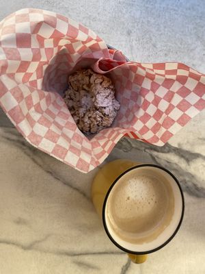 Oat decaf latte and vegan cookie   at Coffeecina in Avignon