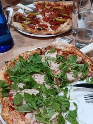 Mortadela y peperoni veganas, buenísimas las dos💚 at Spiga Napoletana in Toledo