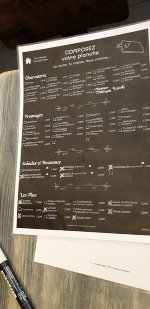 The breadboard menu with some vegetarian ans vegan courses. at L'instant Planche in Vichy