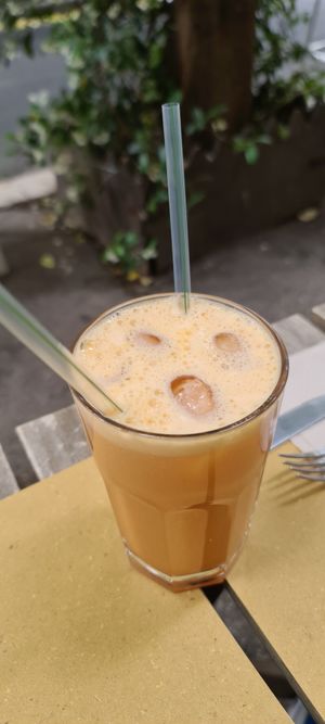 Refreshing pineapply juice at Vitaminas24 in Rome