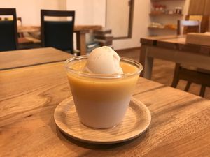 Apple pudding with ice cream
450 yen at Tanakokoro in Nagano