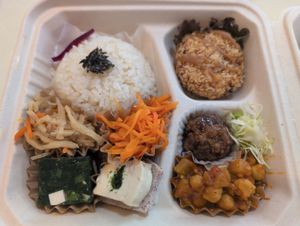 Lunch box
1,200 yen at Tanakokoro in Nagano