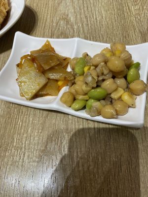Sides  at Apekhā Vegetarian - Yizhong - 阿潘家幸福蔬食 中店 in Taichung