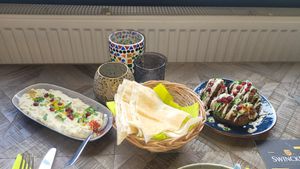 Baba ganoush en gefrituurde bloemkool at SesaMo in Breda