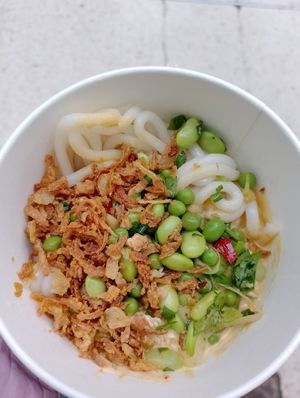 Thai noodle pot at Itsu - Victoria Station in South West London