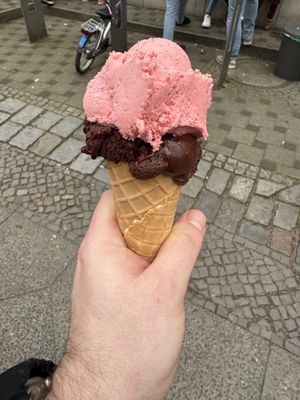 Strawberry sorbet/Chocolate raspberry.  at Eismanufaktur Prinzeneis  in Berlin