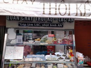 Looking in at Lạc An in Ho Chi Minh City