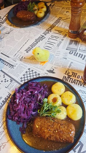 Przepyszne rolady. Muszę przyznać, że nigdy nie jadłem tak dobrych klusek! at Larmo in Katowice