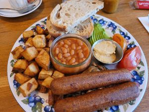 Full vegan brekkie at Nina's Brunch in Toronto