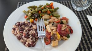 Buffet options at Restaurante Loggia in Coimbra